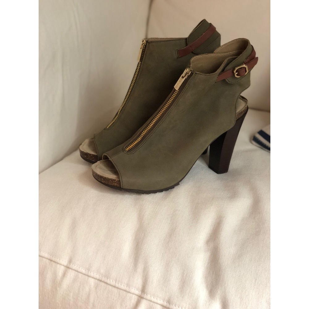 Leather suede and leather heel shoes